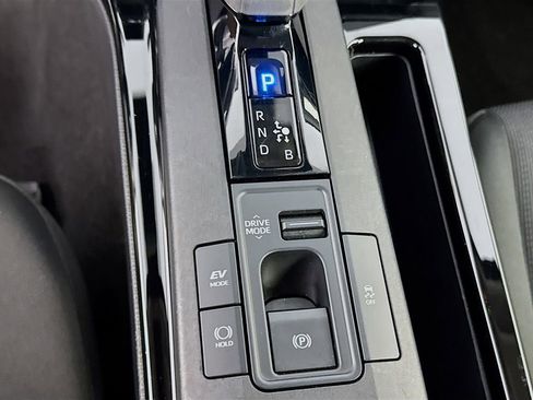 Used 2024 Toyota Prius LE image 22