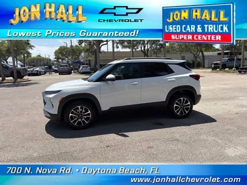 Used 2025 Chevrolet TrailBlazer LT w/ LT Cold Weather Package image 3