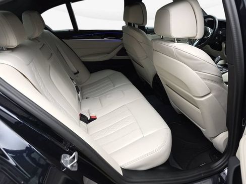 Used 2023 BMW M550i xDrive w/ Dynamic Handling Package AWD/4WD image 36