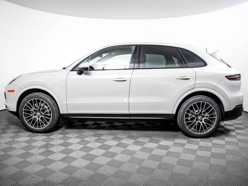 Certified 2023 Porsche Cayenne w/ Premium Package AWD/4WD image 2