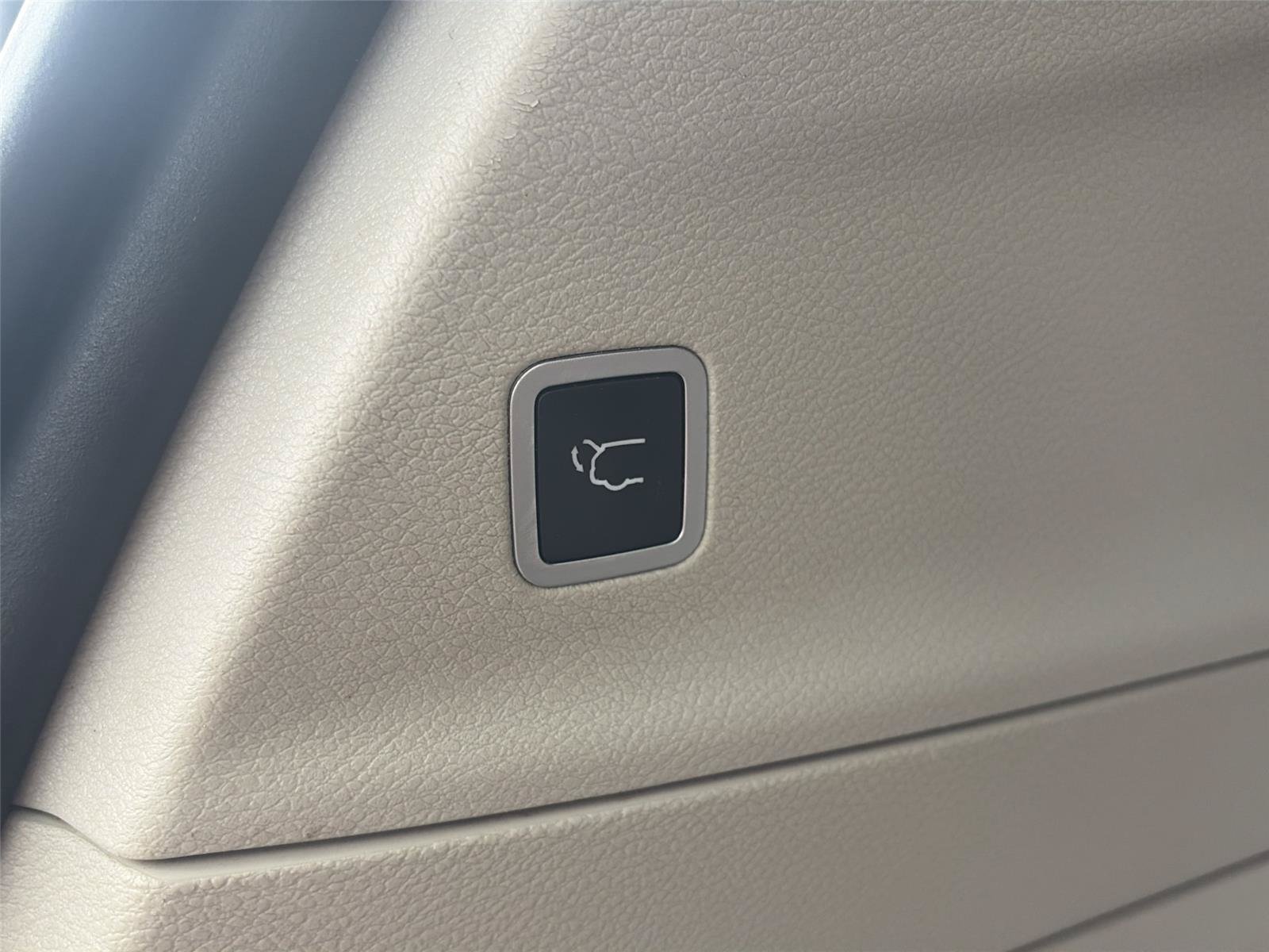 Used 2017 Chrysler Pacifica Limited FWD image 25