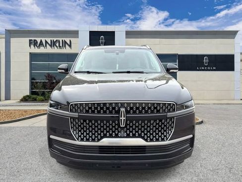 New 2026 Lincoln Navigator L Reserve AWD/4WD image 2