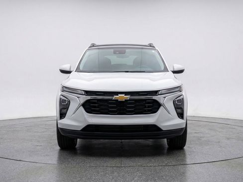 Used 2025 Chevrolet TrailBlazer LT image 2