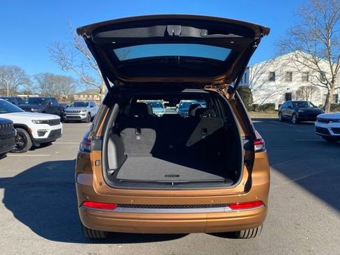 New 2026 Jeep Grand Cherokee Limited image 9