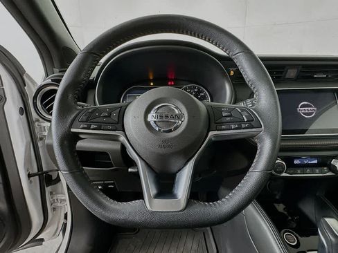 Used 2020 Nissan Kicks SR w/ Exterior Package FWD image 15