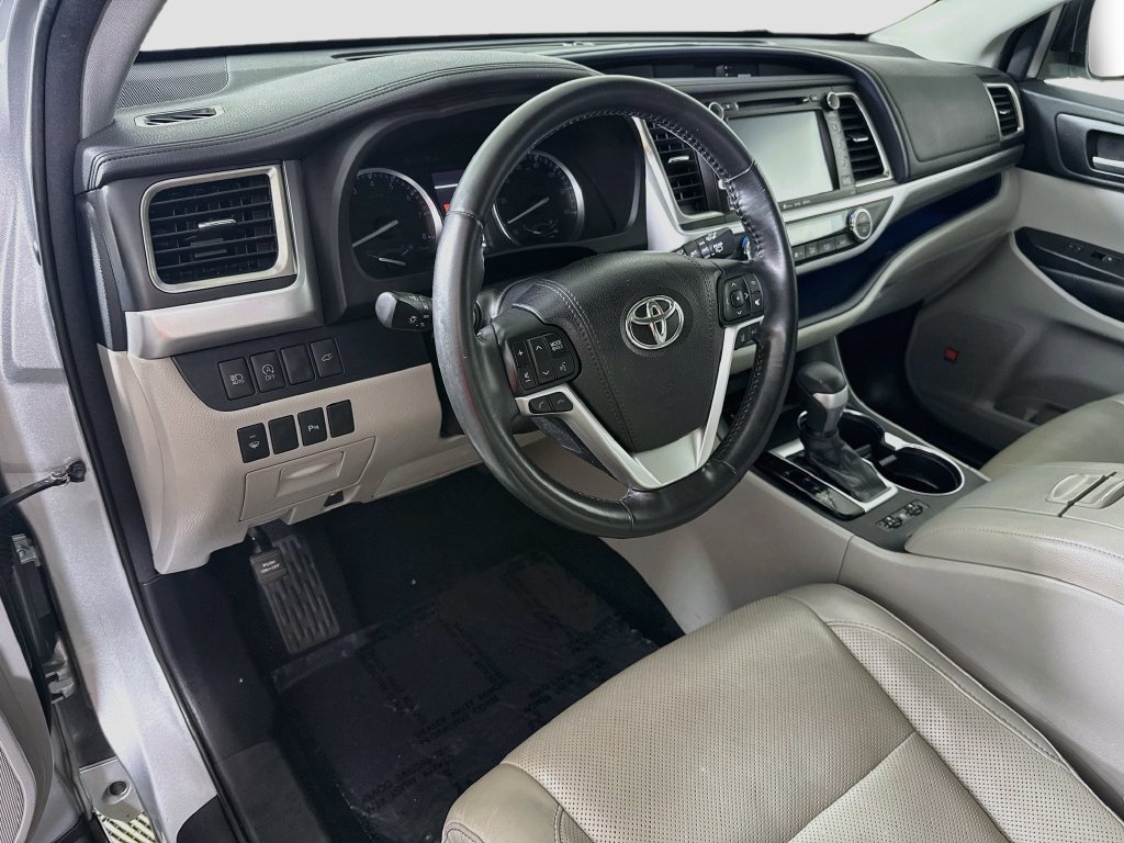 Certified 2018 Toyota Highlander Limited AWD/4WD image 19