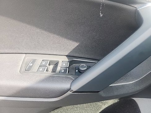 Used 2019 Volkswagen Tiguan SE AWD/4WD image 26