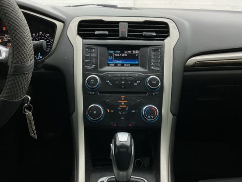 Used 2014 Ford Fusion SE w/ Equipment Group 202A FWD image 18