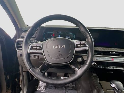 Used 2024 Kia Telluride EX w/ EX Captain's Chair Package image 11