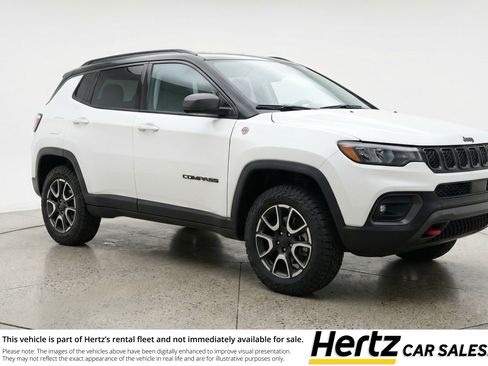 Used 2025 Jeep Compass Trailhawk AWD/4WD image 1