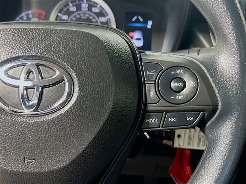 Used 2022 Toyota Corolla LE image 19