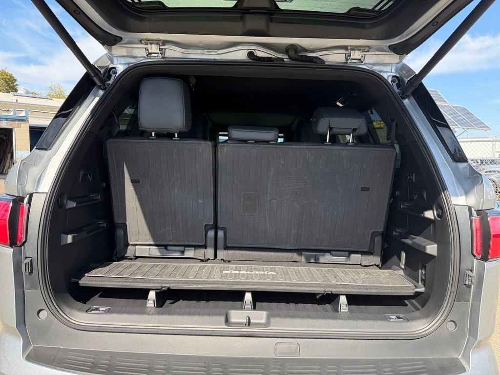 Used 2025 Toyota Sequoia Platinum AWD/4WD image 22