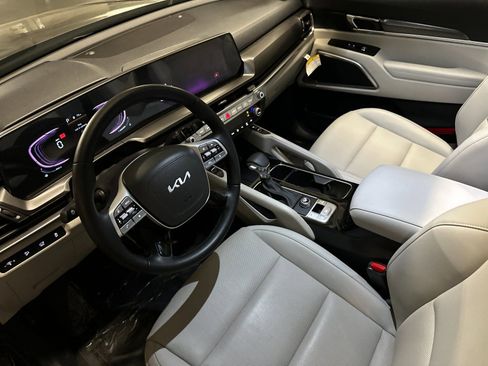 Used 2025 Kia Telluride S image 12
