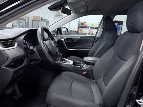 Used 2021 Toyota RAV4 LE w/ Carpet Mat Package (TMS) AWD/4WD image 15