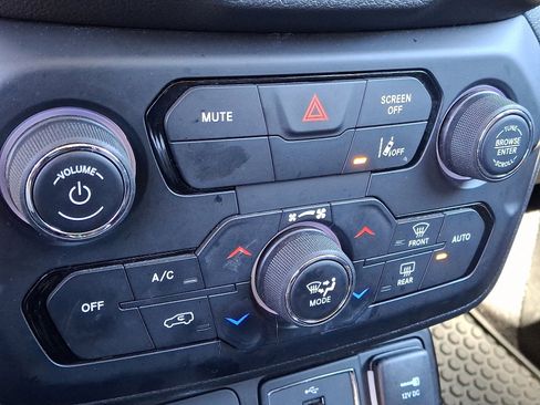 Used 2023 Jeep Renegade Trailhawk image 15