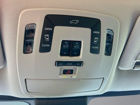 Used 2024 Toyota Sienna XLE FWD image 26