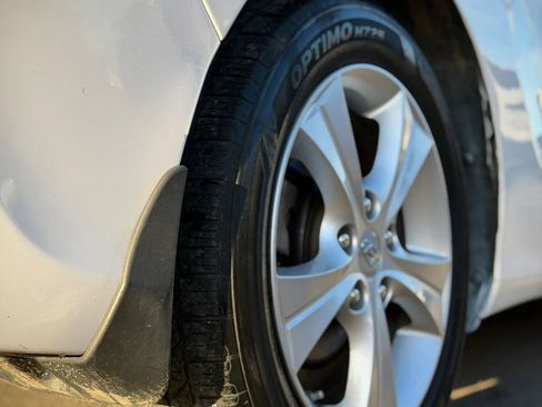 Used 2013 Hyundai Elantra FWD image 19