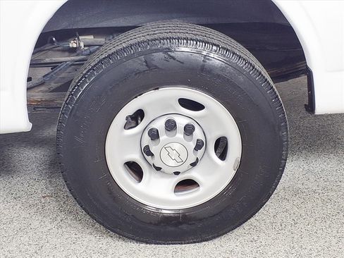 Used 2018 Chevrolet Express 2500 Extended w/ Driver Convenience Package image 27