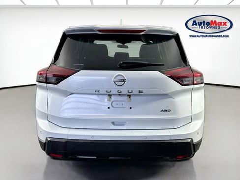 Used 2025 Nissan Rogue SV image 7