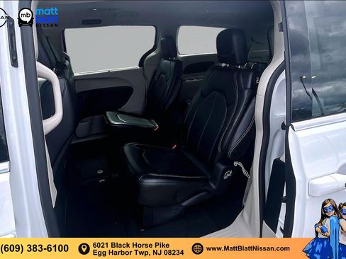 Used 2024 Chrysler Pacifica Touring-L FWD image 24