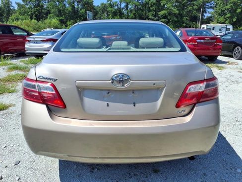 Used 2009 Toyota Camry LE image 2