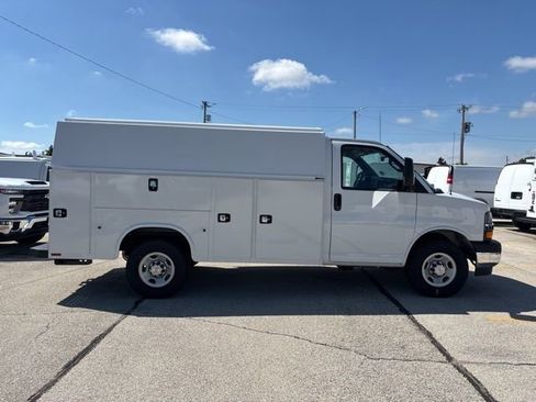 New 2024 Chevrolet Express 3500 RWD image 4
