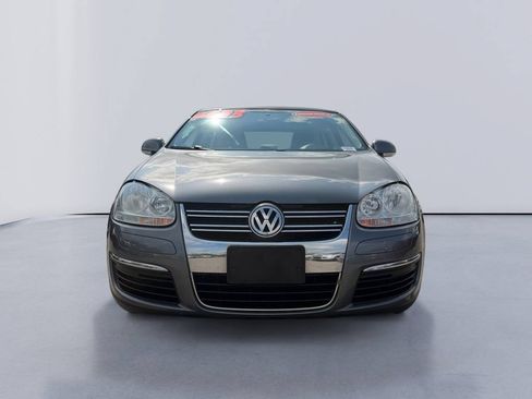 Used 2010 Volkswagen Jetta Limited Edition FWD image 8