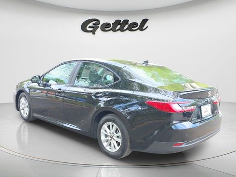 Used 2025 Toyota Camry LE w/ Convenience Package image 6