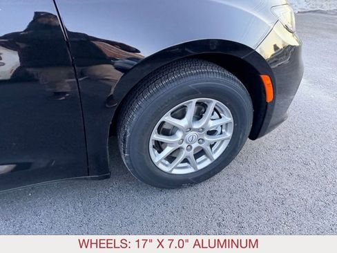 New 2026 Chrysler Pacifica Select image 8