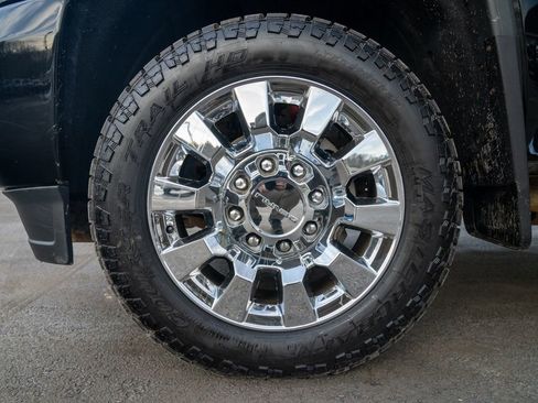 Used 2019 GMC Sierra 2500 Denali w/ Suspension Package, Off-Road image 2