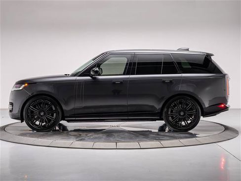 Used 2025 Land Rover Range Rover SE AWD/4WD image 2