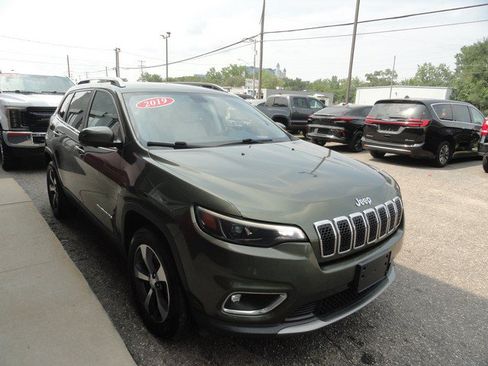 Used 2019 Jeep Cherokee Limited AWD/4WD image 4