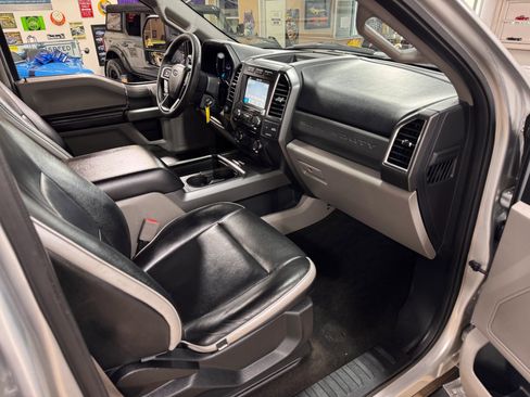 Used 2017 Ford F250 XLT w/ XLT Premium Package image 20