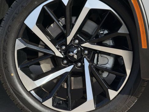 Used 2023 Mitsubishi Outlander SE image 9