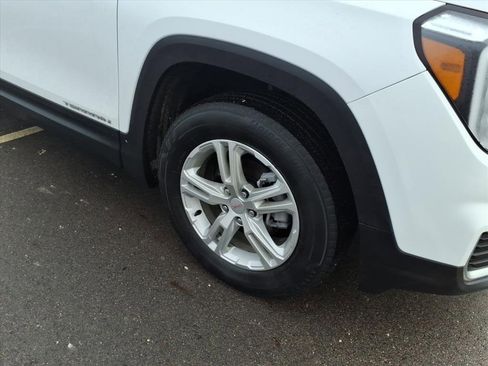 Certified 2023 GMC Terrain SLE w/ Driver Convenience Package image 4