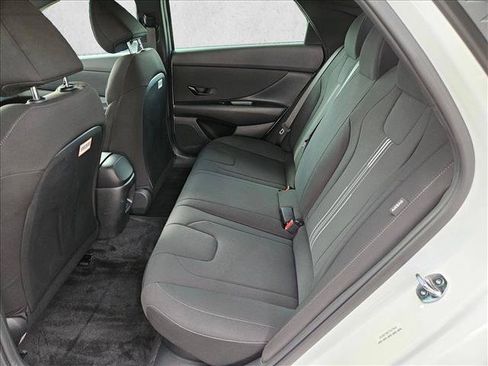 Certified 2025 Hyundai Elantra SEL FWD image 16