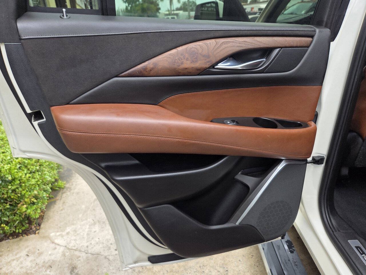 Used 2015 Cadillac Escalade Premium RWD image 14