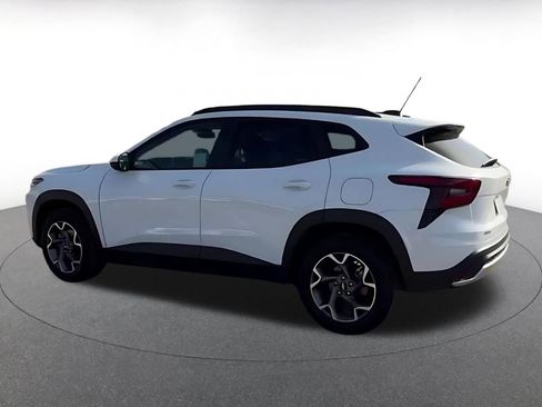 Used 2025 Chevrolet Trax LT image 9