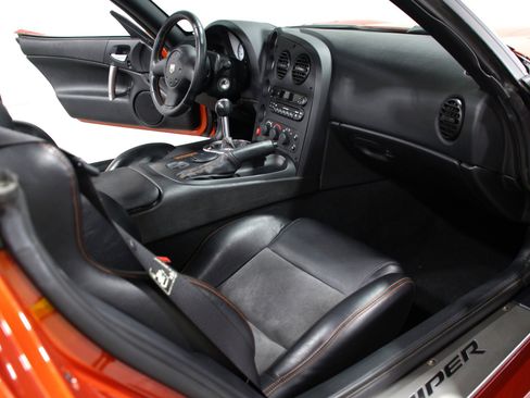 Used 2005 Dodge Viper SRT-10 w/ Copperhead Edition Group RWD image 4