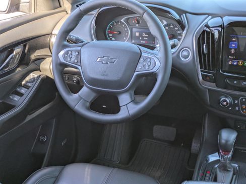 Used 2023 Chevrolet Traverse RS image 17