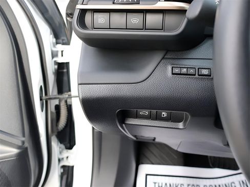 Used 2023 Toyota Crown Platinum image 37