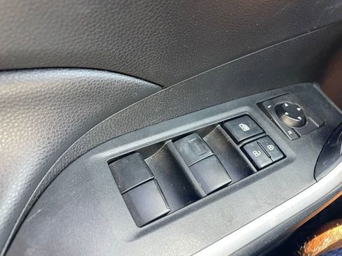 Used 2021 Toyota RAV4 LE FWD image 7
