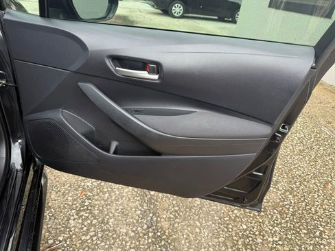Used 2021 Toyota Corolla LE image 18