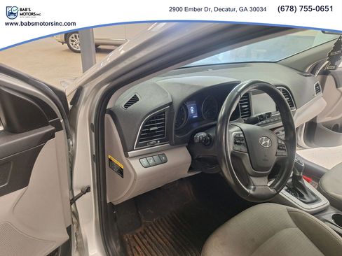 Used 2017 Hyundai Elantra SE w/ SE A/T Tech Package 03 FWD image 5