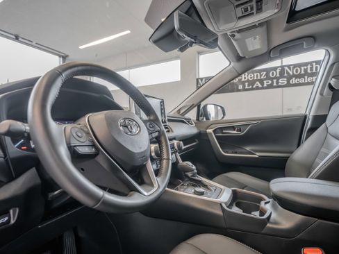 Used 2021 Toyota RAV4 Limited image 6