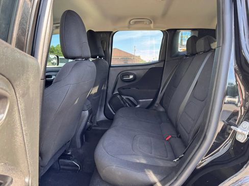Used 2020 Jeep Renegade Latitude w/ Cold Weather Group FWD image 17