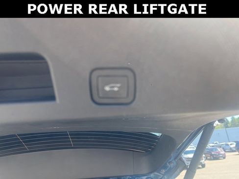 Used 2025 Chevrolet Traverse LT image 11