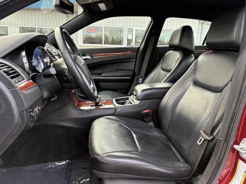 Used 2014 Chrysler 300 AWD w/ Driver Convenience Group image 5