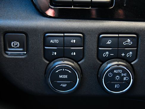 Used 2024 Chevrolet Silverado 1500 LTZ AWD/4WD image 44