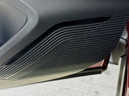 Used 2024 Toyota Venza Limited image 22